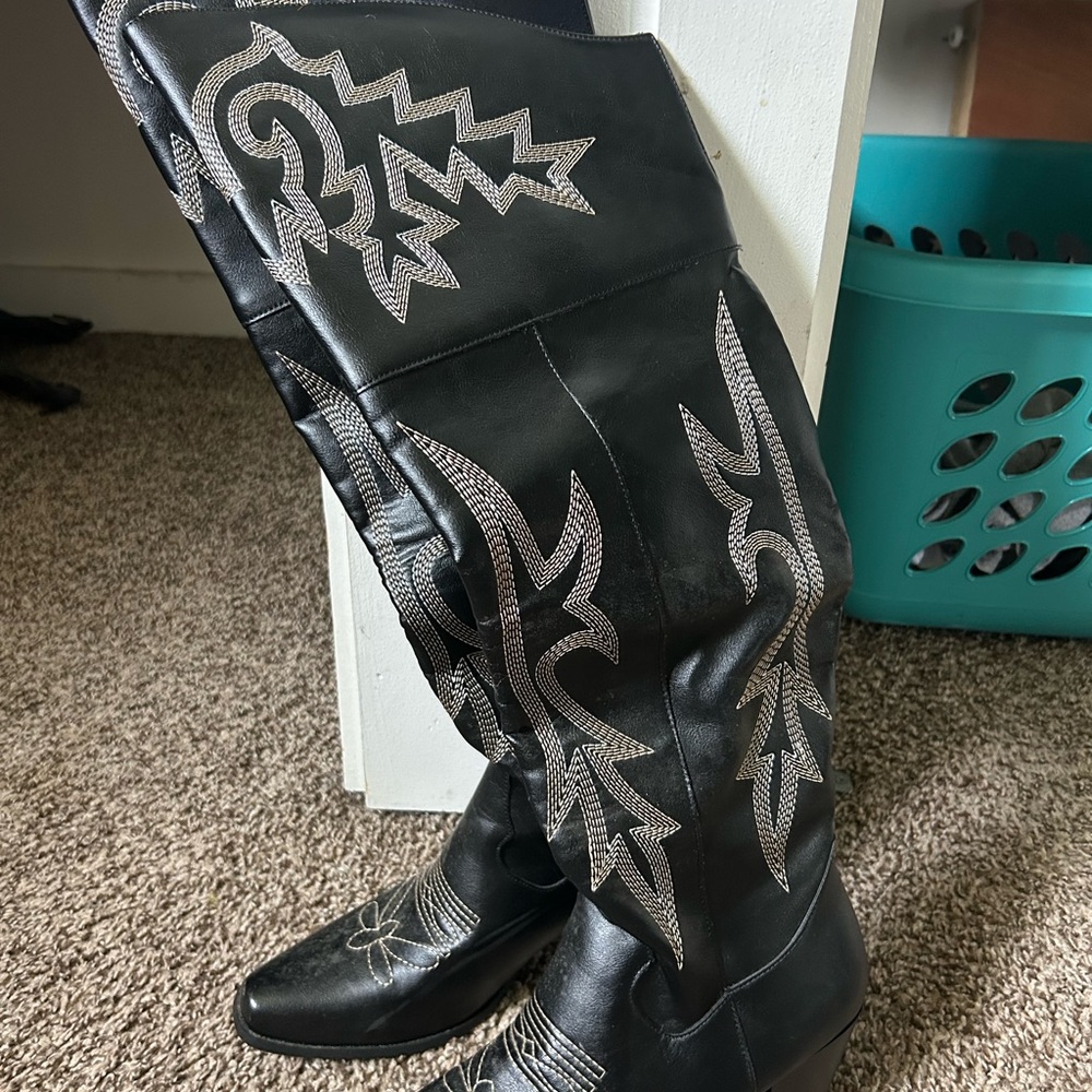 Black Leather Western Boots with Silver Embroidery